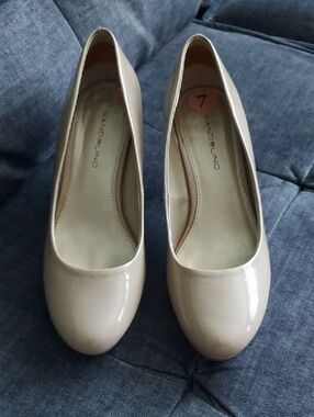 Bandolino Nude Patent Round-Toe Pumps in Soft Beige